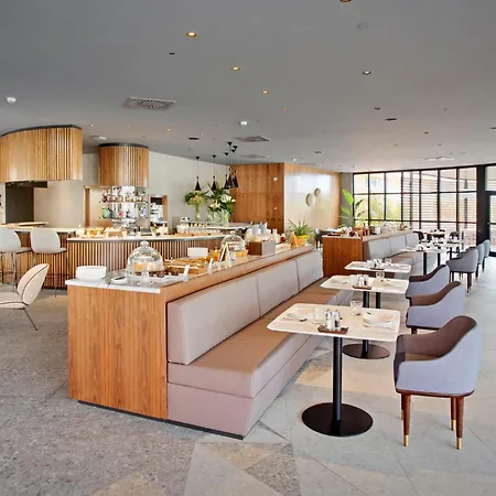 Sir Anthony Hotel