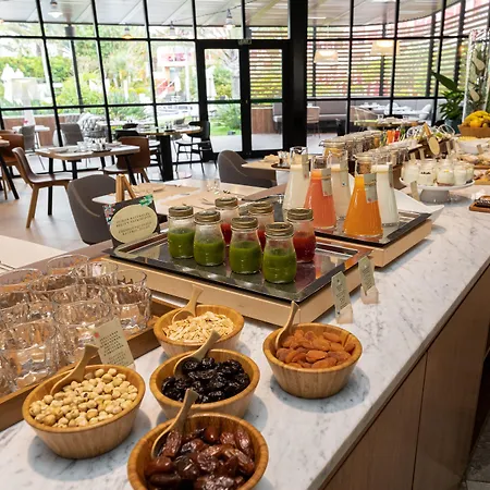 Sir Anthony Θέρετρο